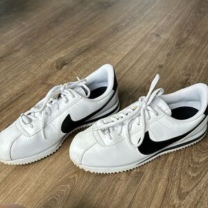 Nike running shoes sneakers